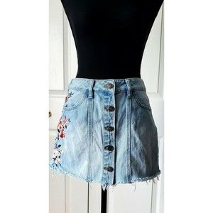 Pacsun Womens Blue Jean Denim Mini Skirt Floral Embroidered Button Up Sz 26 EUC